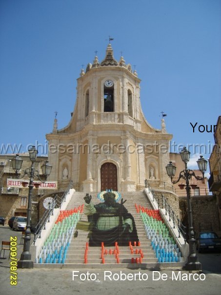 2009_02.jpg - Decorazione della gradinata della Chiesa di San Giuseppe in occasione dei Festeggiamenti di San Calogero 2009